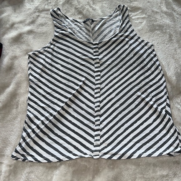 Women’s Large tank - Picture 1 of 1